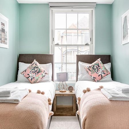 Homely 2 Beds Apt Up To 5 Guests-Wifi By Tent Serviced Apartments 체터시 외부 사진