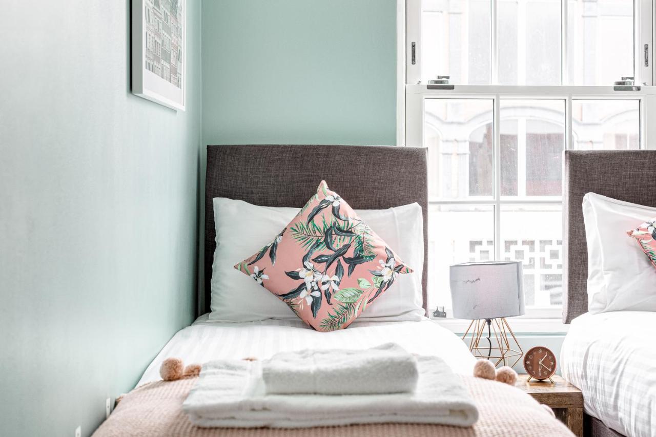 Homely 2 Beds Apt Up To 5 Guests-Wifi By Tent Serviced Apartments 체터시 외부 사진