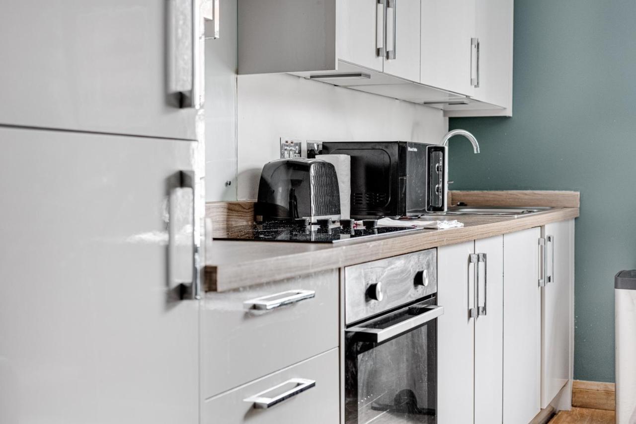 Homely 2 Beds Apt Up To 5 Guests-Wifi By Tent Serviced Apartments 체터시 외부 사진