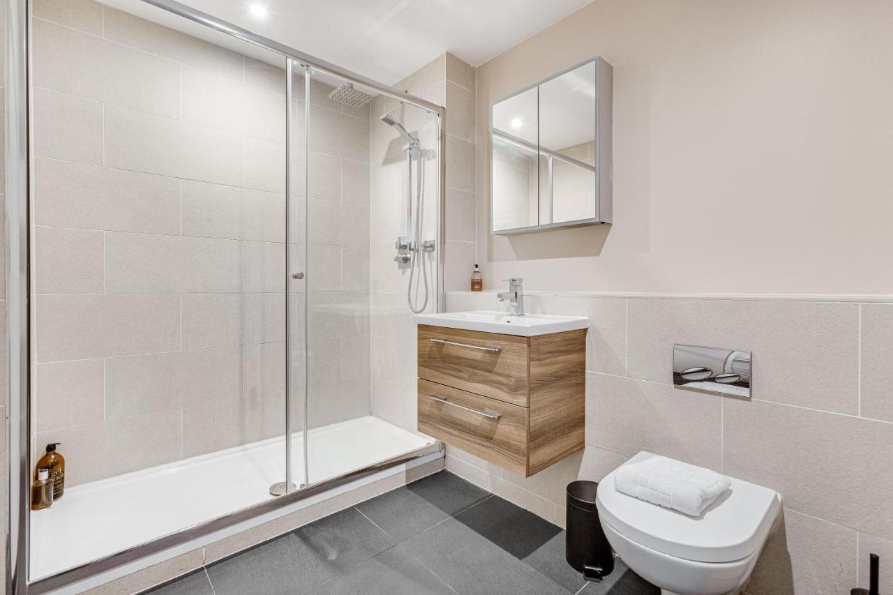 Homely 2 Beds Apt Up To 5 Guests-Wifi By Tent Serviced Apartments 체터시 외부 사진