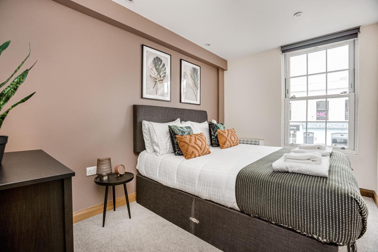 Homely 2 Beds Apt Up To 5 Guests-Wifi By Tent Serviced Apartments 체터시 외부 사진